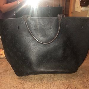 Black Louis Vuitton tote